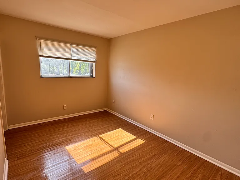 1901 E 5th Ave NE #2 — Photo 2