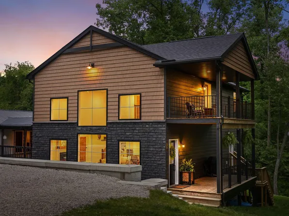 225 Green Valley Dr, Howard, OH 43028