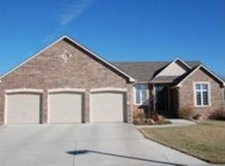 614 E Stone Gate Cir, Augusta, KS 67010