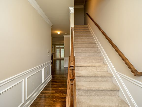 4th image of 2386 Strand Ave
