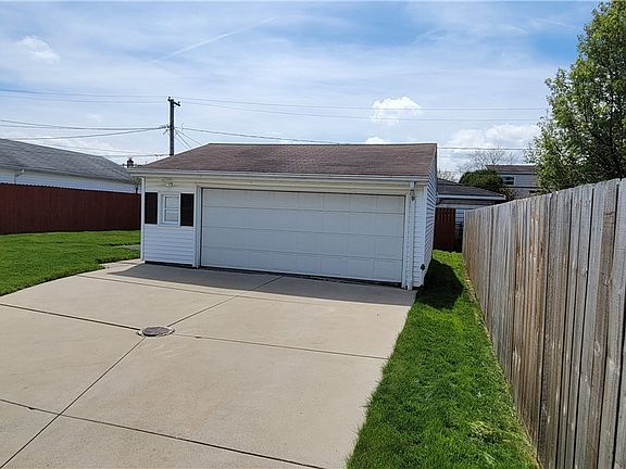 4th image of 19337 Hipple Ave