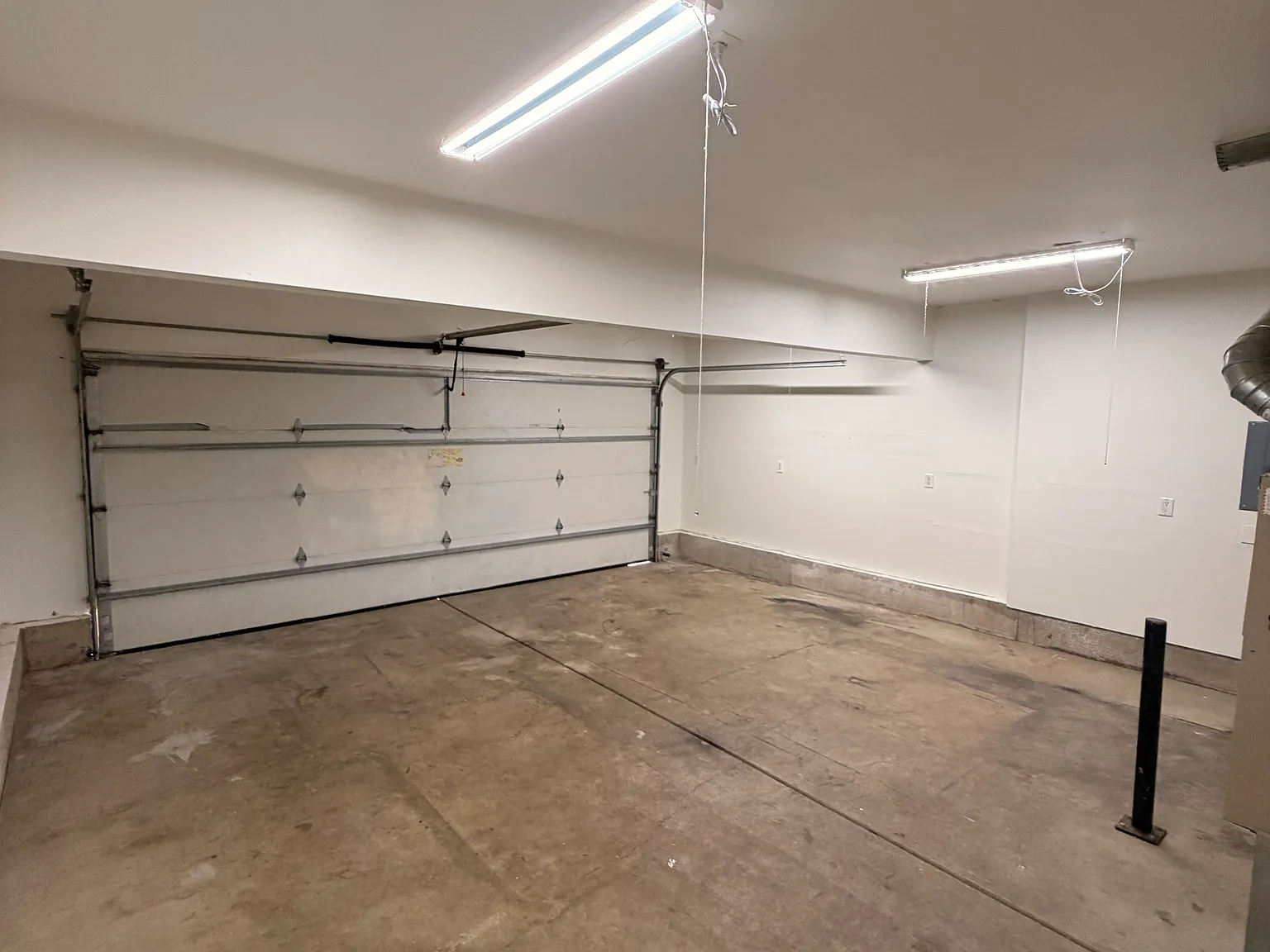 3 bed, 2.5 bath, 1300 sqft, $2,250 — Photo 4