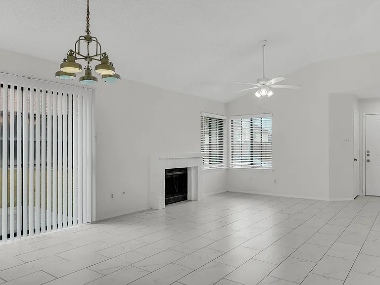 332 W Corporate Dr — Photo 3