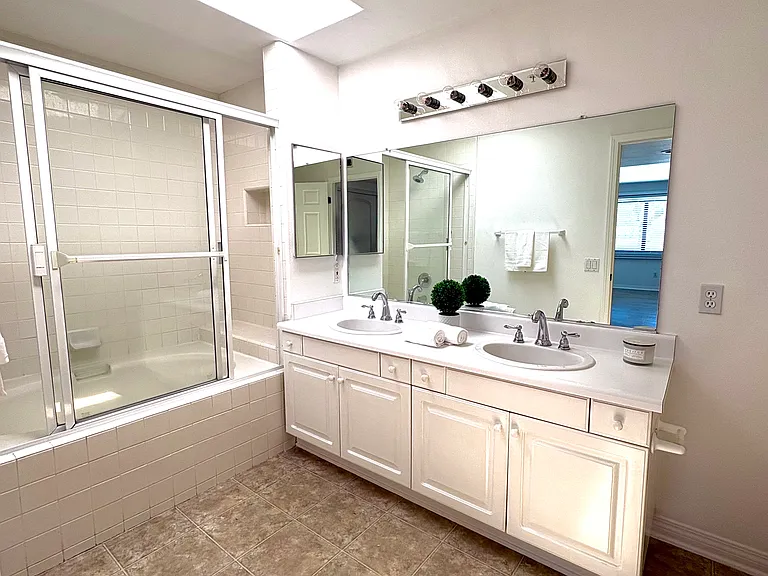 17735 Kinzie St #304 — Photo 10