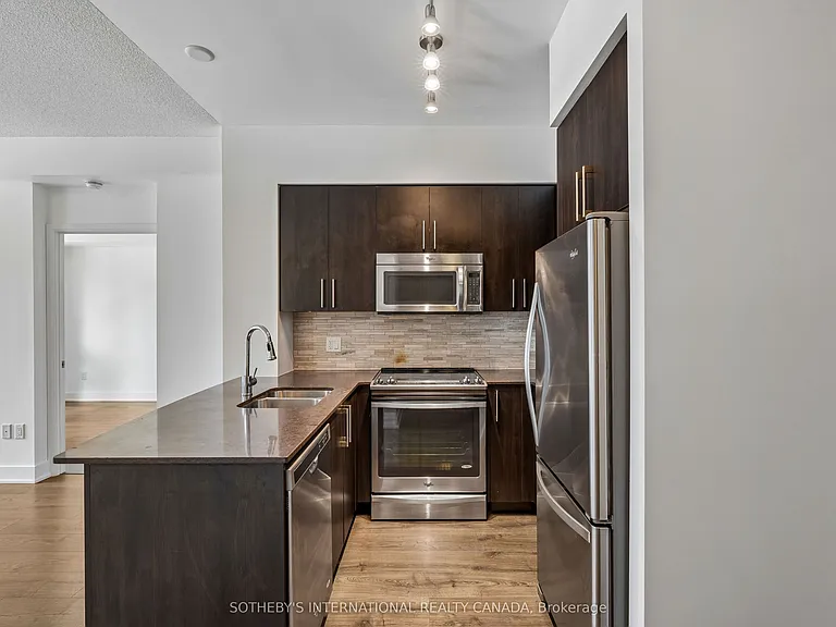 30 Roehampton Ave W #402 — Photo 5