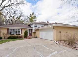 1120 Dogwood Ct, Lake Zurich, IL 60047