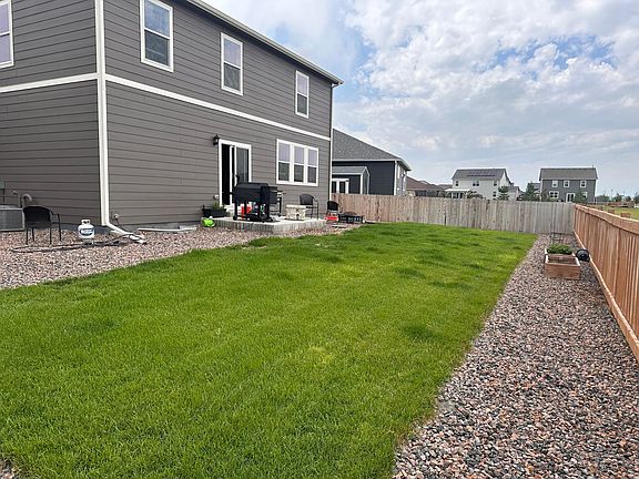 3rd image of 1588 Clarendon Dr