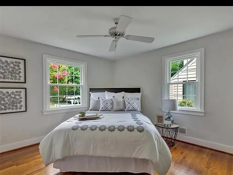 5013 W Franklin St — Photo 2