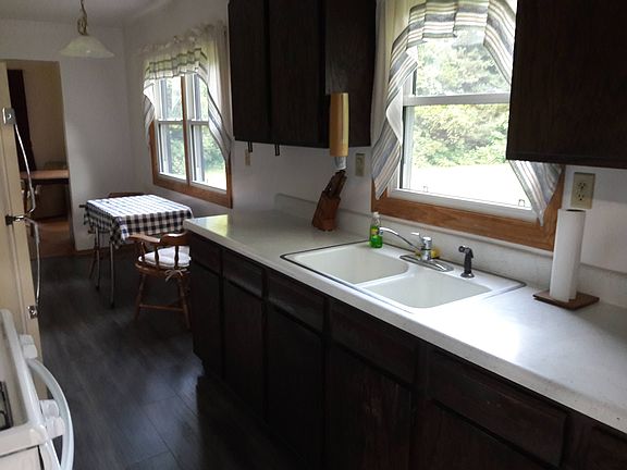 2nd image of 29140 Kauffman St