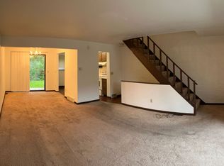772 Locust Ridge Dr, Pittsburgh, PA 15209
