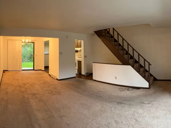 772 Locust Ridge Dr, Pittsburgh, PA 15209