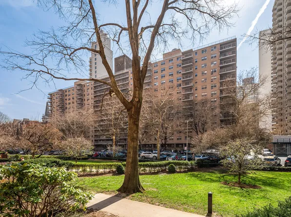 382 Central Park West image 1 of 2