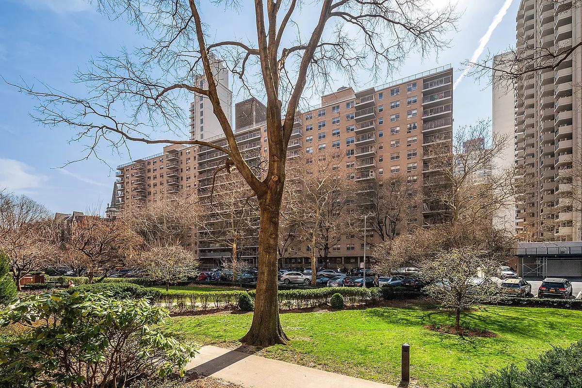 382 Central Park West #1S in Upper West Side, Manhattan 382 Central Park West #1S in Upper West Side, Manhattan