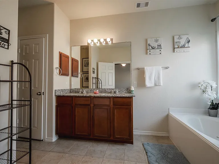 8730 Sunny Gallop Dr — Photo 23