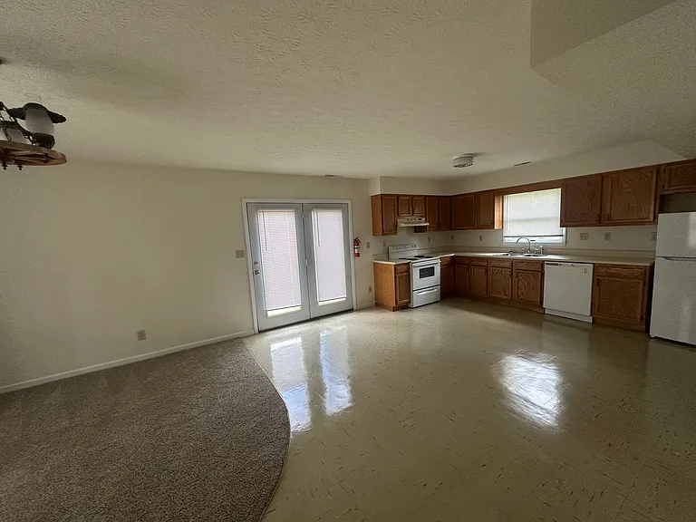 1111 S Park Ave — Photo 5