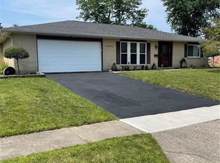 1026 Merrywood Dr, Englewood, OH