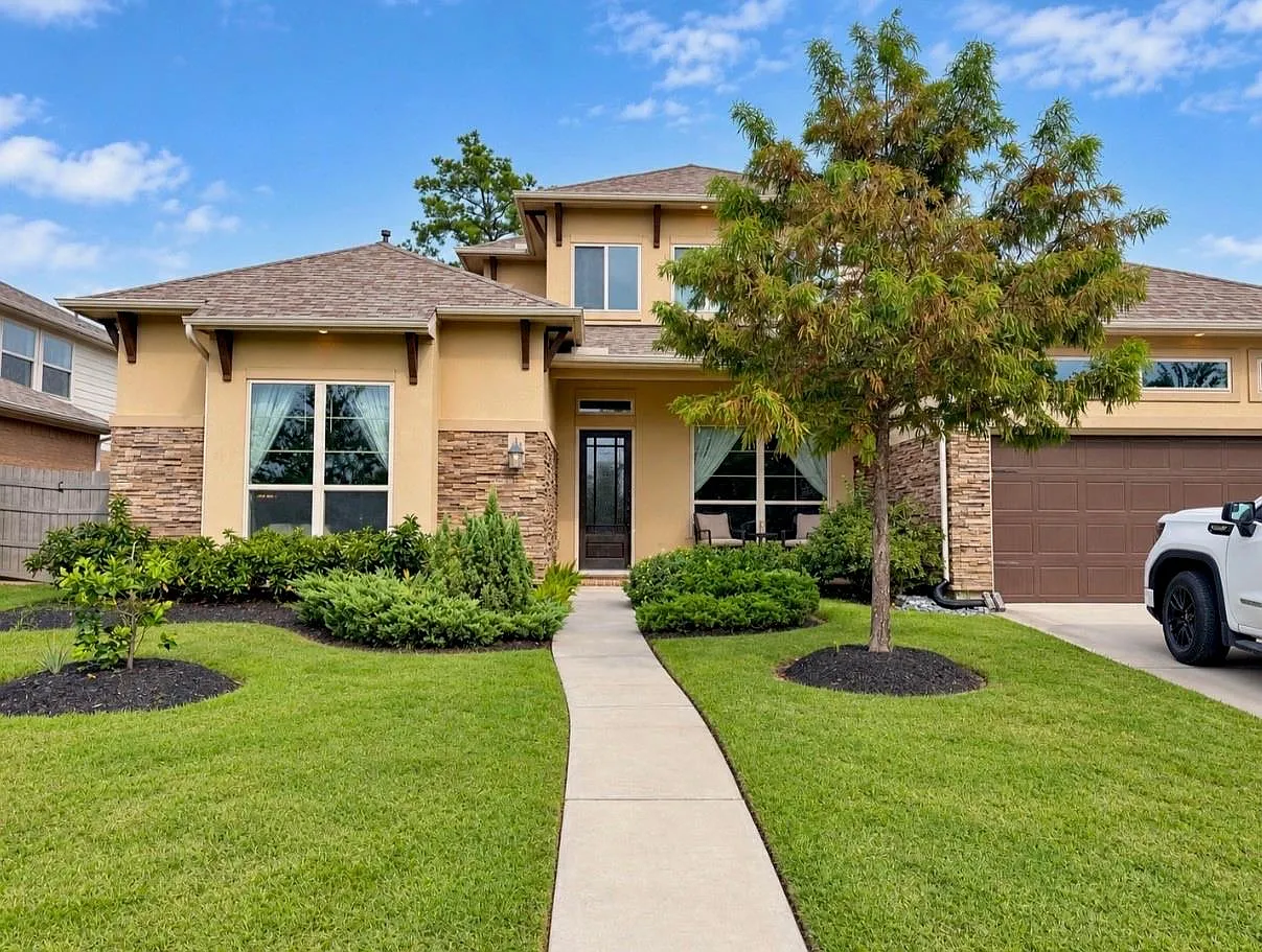 4 bed, 4.5 bath, 3779 sqft, $4,300 — Photo 1
