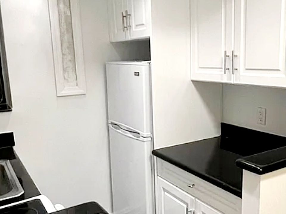 1st image of 148 W 68th St APT 3E