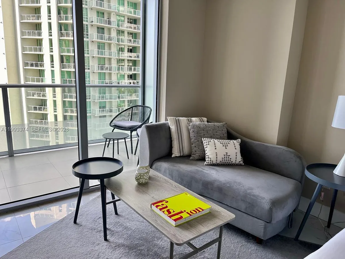 Photo 2 of 10 - 1300 Brickell Bay Dr #1806 - Miami, FL Building Photo - 1300 Brickell Bay Dr #1806