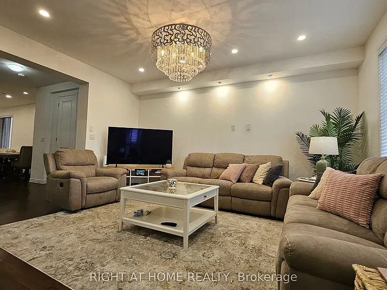 1206 Duignan Cres #UPPER — Photo 9