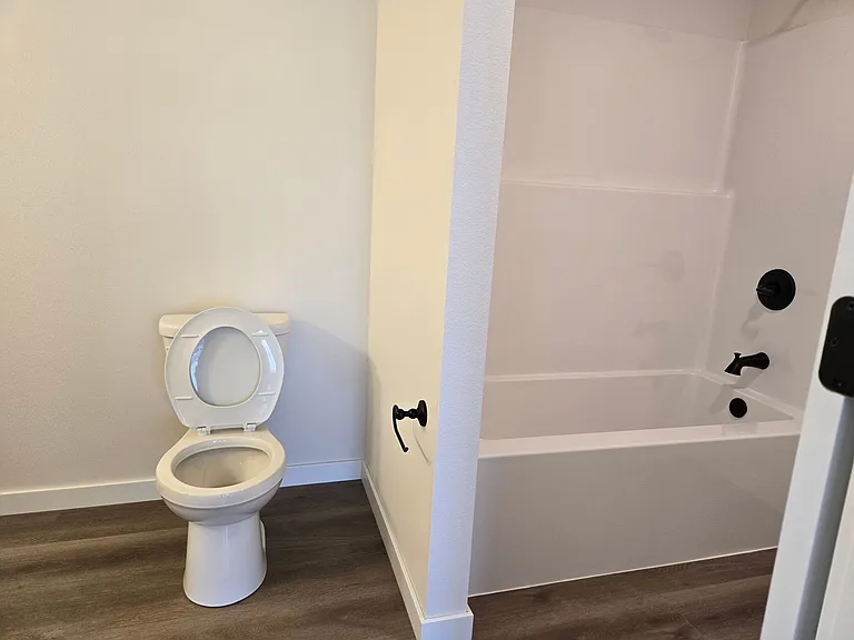 1608-1630 Aspen Ct NE — Photo 36