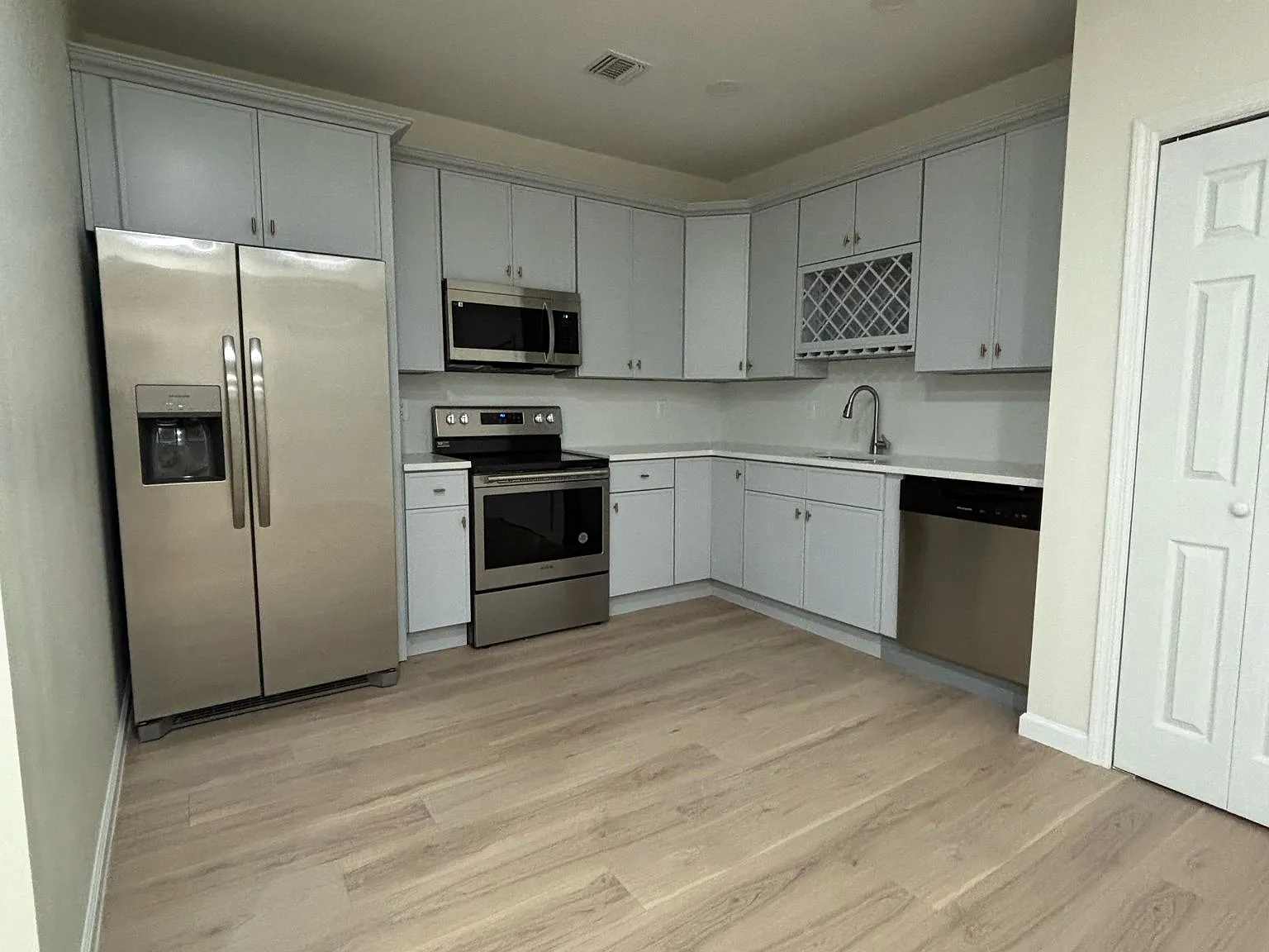 24820 Jericho Tpke — Photo 2