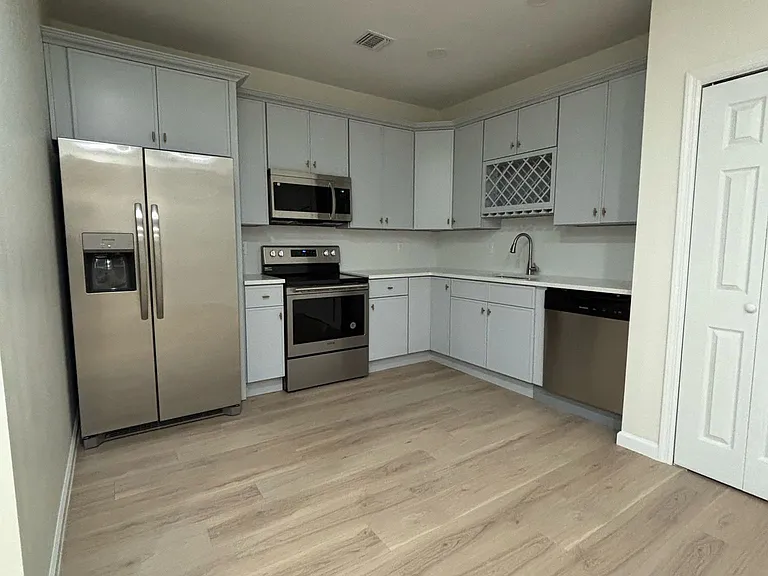 24820 Jericho Tpke #2B — Photo 3