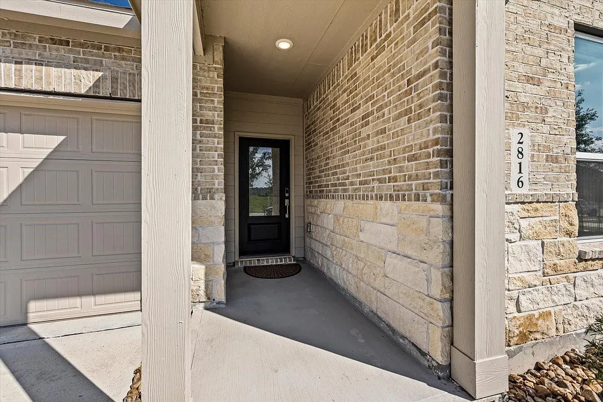 4 bed, 2.0 bath, 2078 sqft, $3,000 — Photo 3