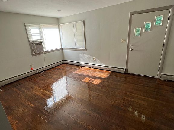 3rd image of 209 Oak Grove St
