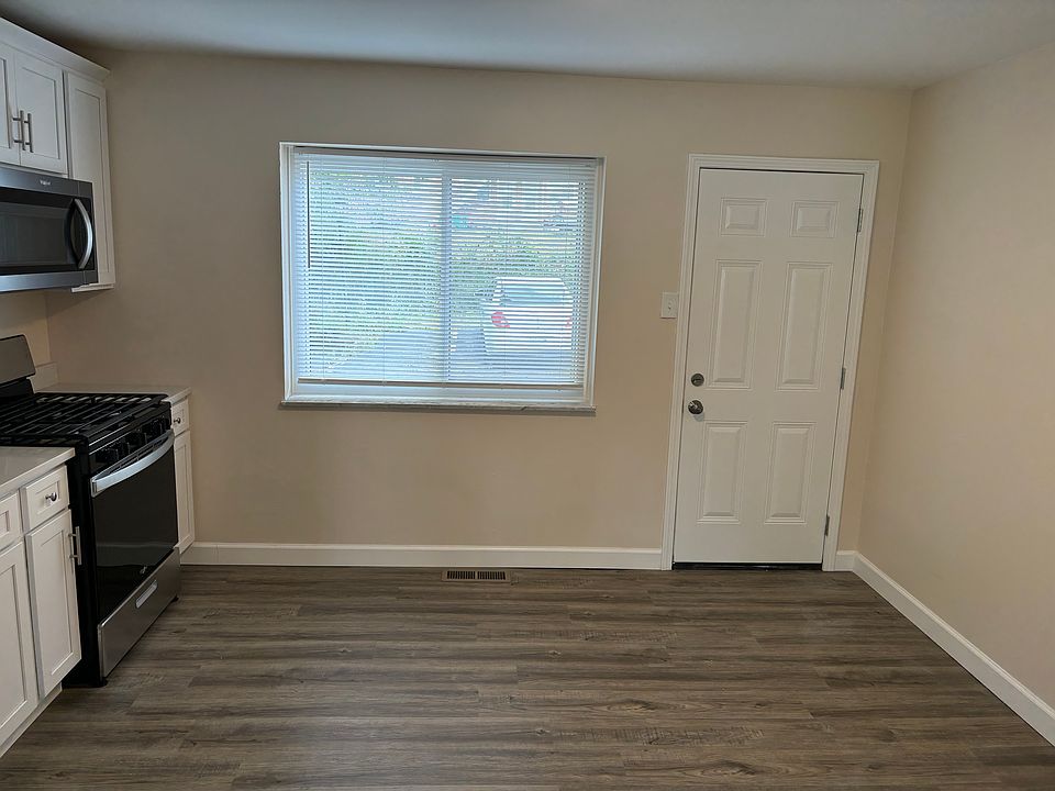 10976 Whitehall Manor Dr Bridgeton MO Zillow