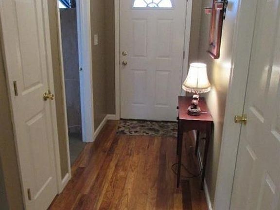 3rd image of 135 Baybrook Cir
