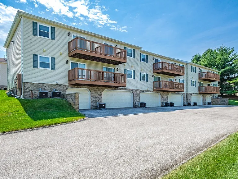 Apartments at Waterford — Photo 324