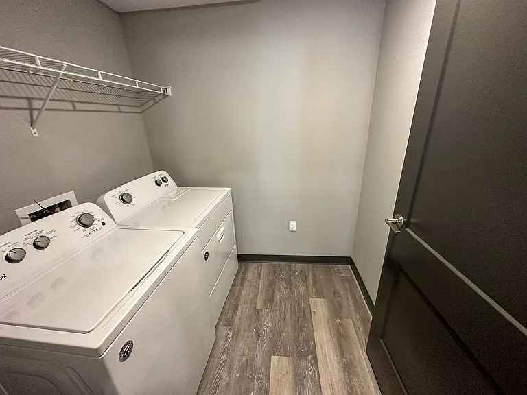 3405 Aurora — Photo 5