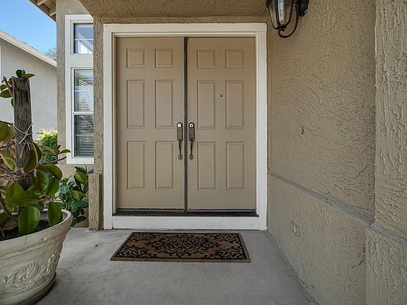 4th image of 442 Rolling Oak Dr