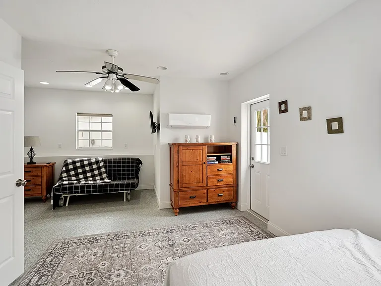 55 N Washington Dr — Photo 47
