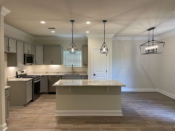 2nd image of 419 Rue Evangeline