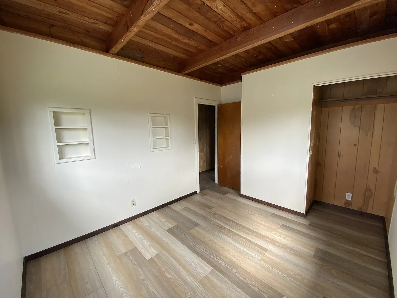 5 bed, 2600 sqft, $1,150 — Photo 2
