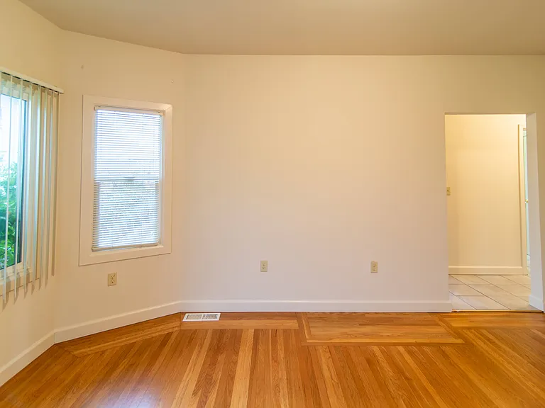 845 Warfield Ave — Photo 10