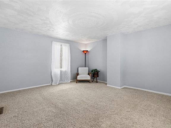 5th image of 234 Reynolds St