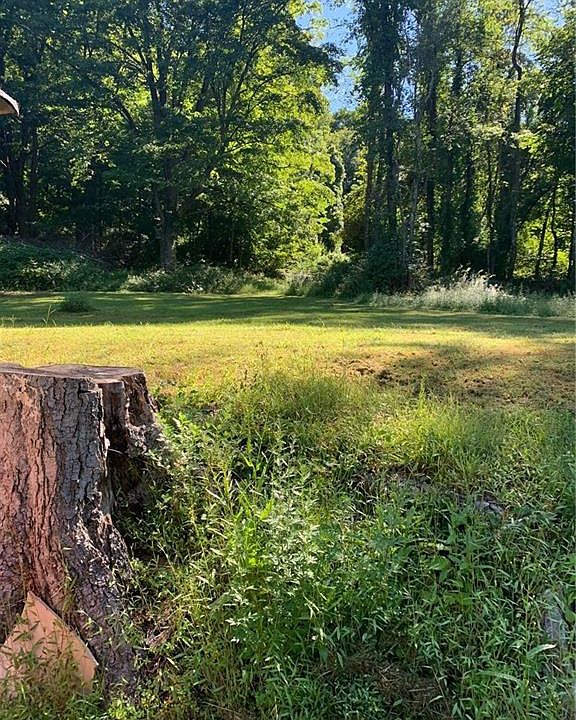 2nd image of 1154 Peekskill Hollow Rd