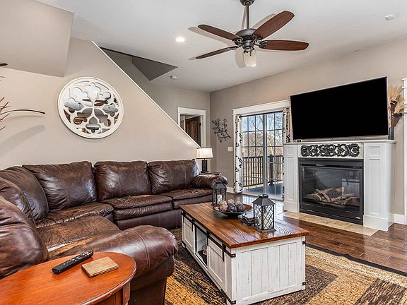 3rd image of 887 Amara Ct