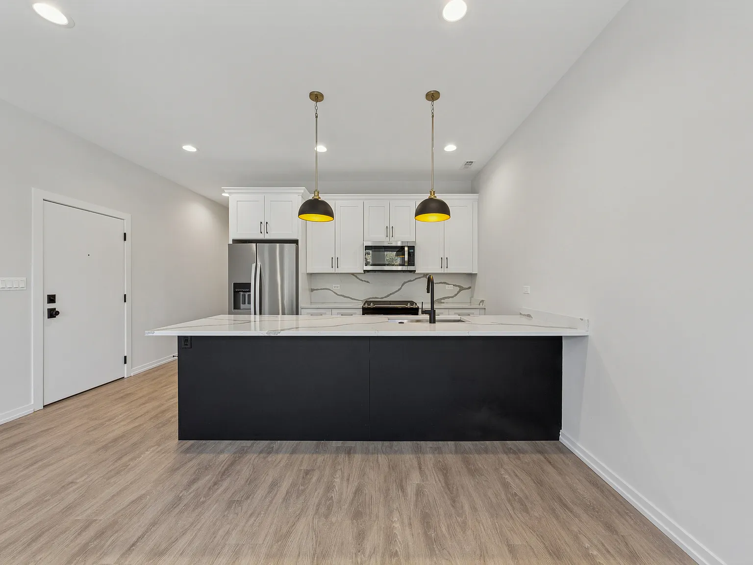 3 bed, $2,695 — Photo 4