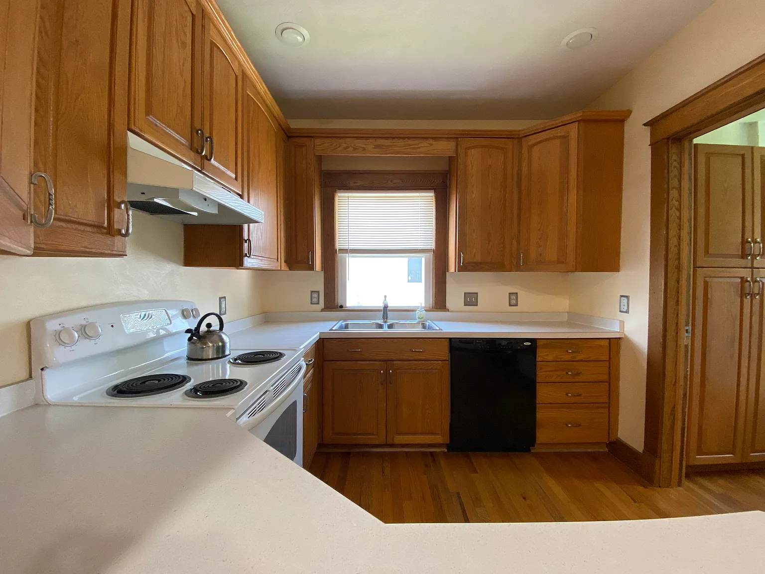 3 bed, 1500 sqft, $2,475 — Photo 3