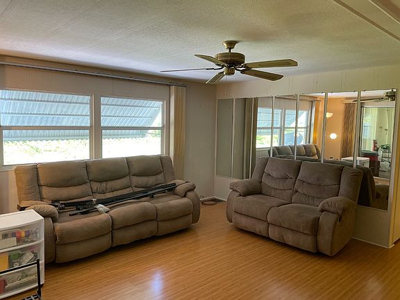 4th image of 903 Trinidad W