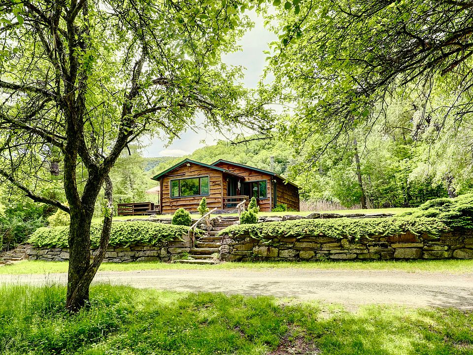 Grandview Cabin in the summertime.