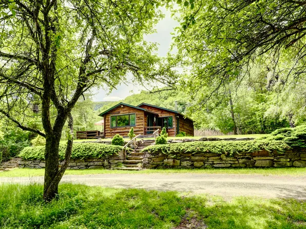 99 Grandview Acres Rd, Phoenicia, NY 12464