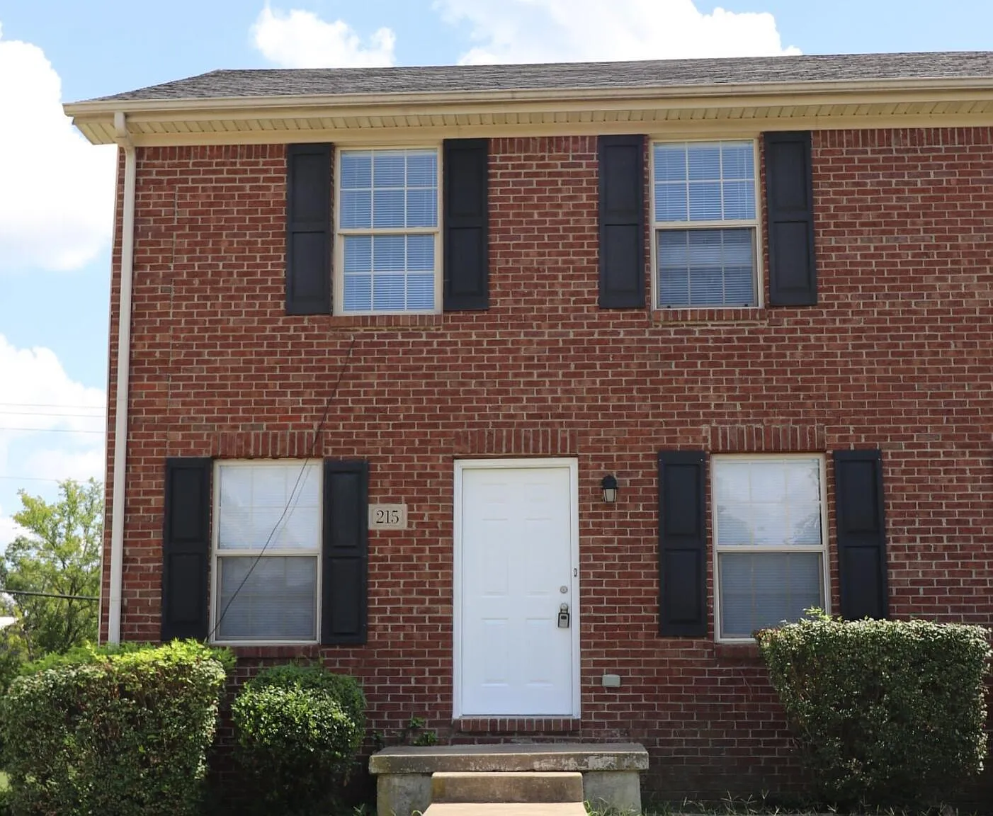 4 bed, 2.5 bath, 2112 sqft, $1,650 — Photo 1