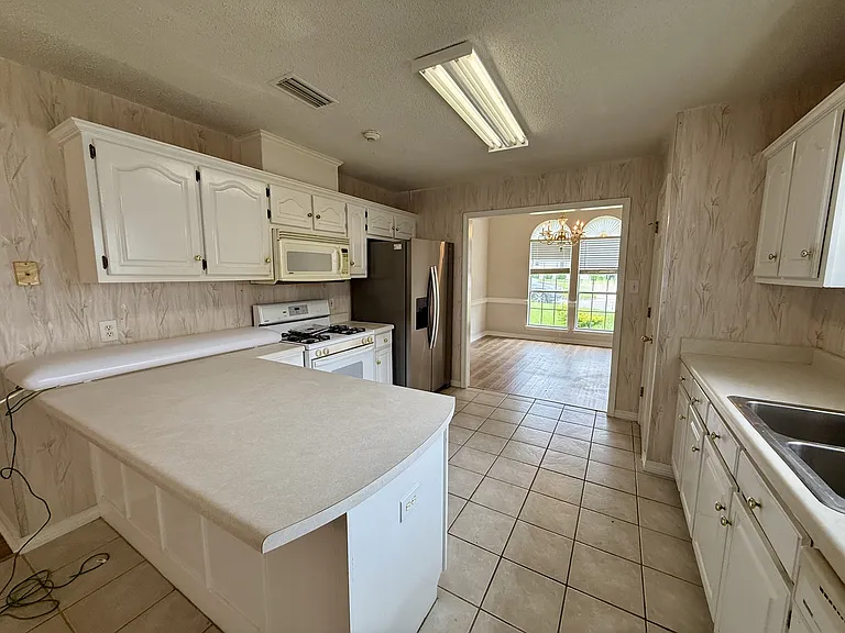 854 Louise Ave — Photo 10