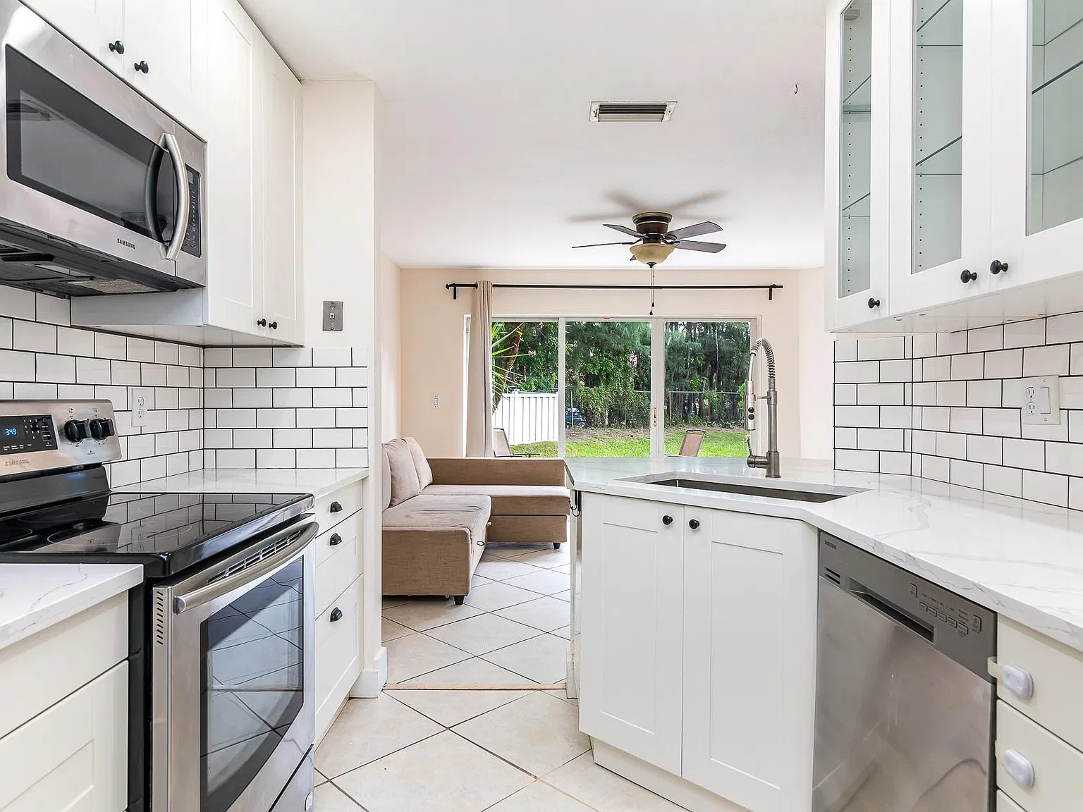 3 bed, 2.0 bath, 1659 sqft, $3,000 — Photo 3
