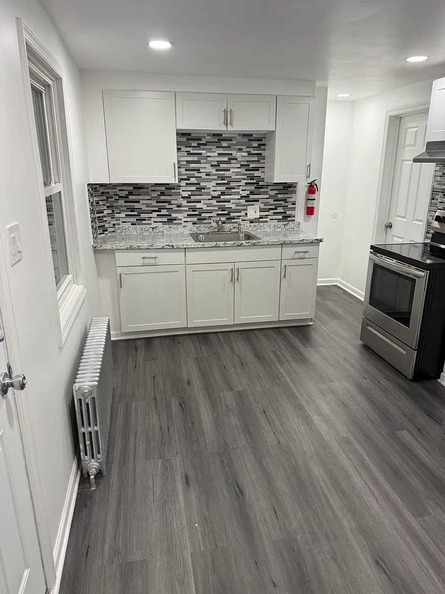 Building Photo - 16 Oakwood Ave #2
